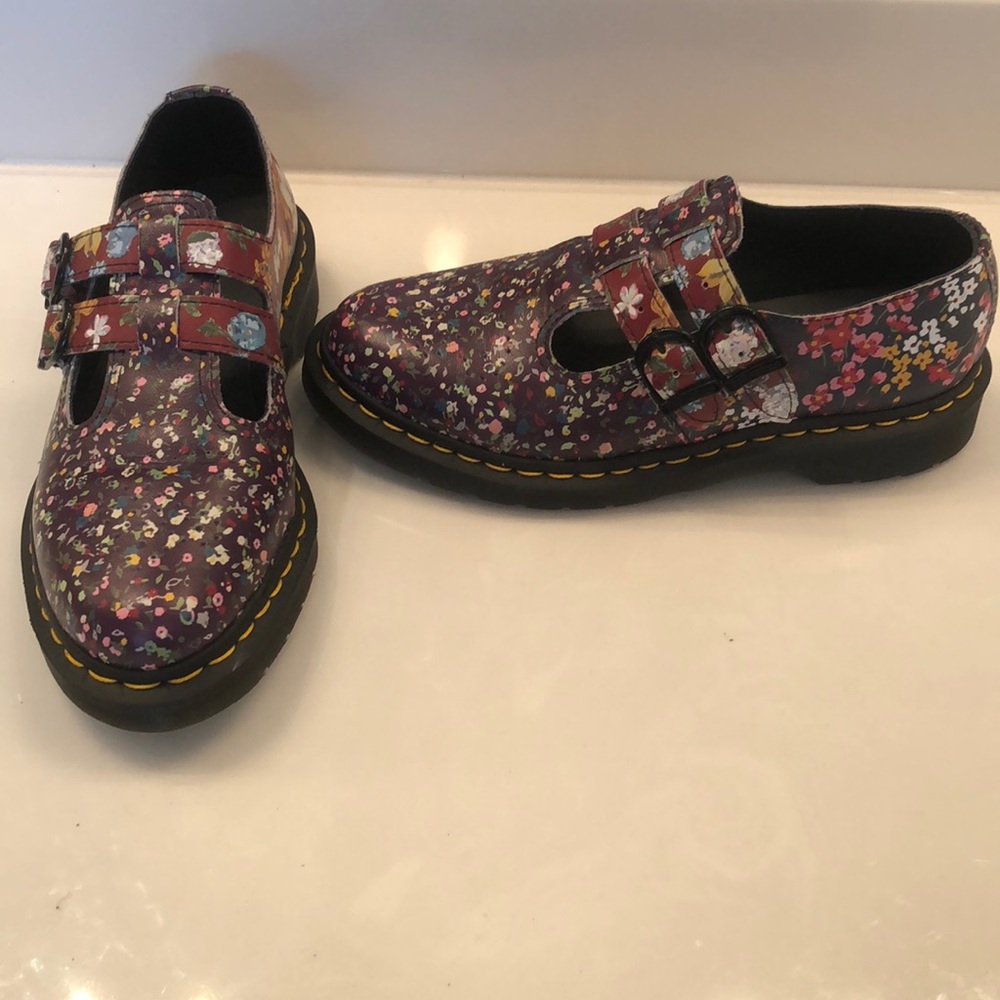 EUC 7 Dr. Martens Floral Loafer